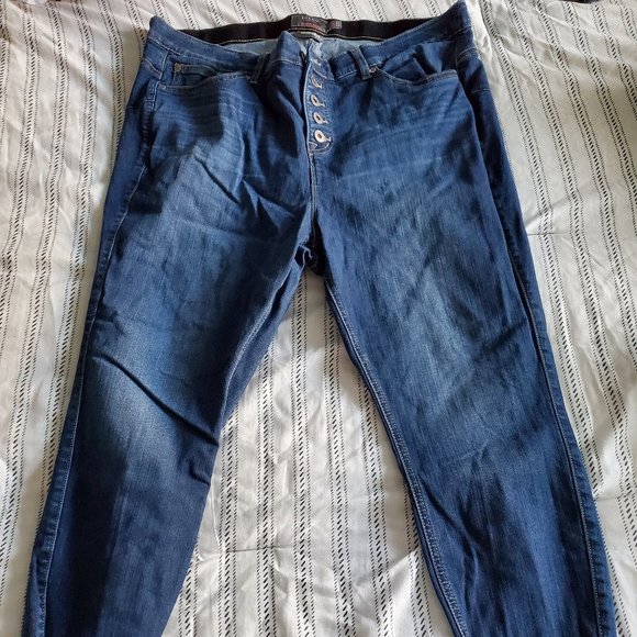 torrid Denim - Torrid Bombshell Skinny Premium Stretch jeggines